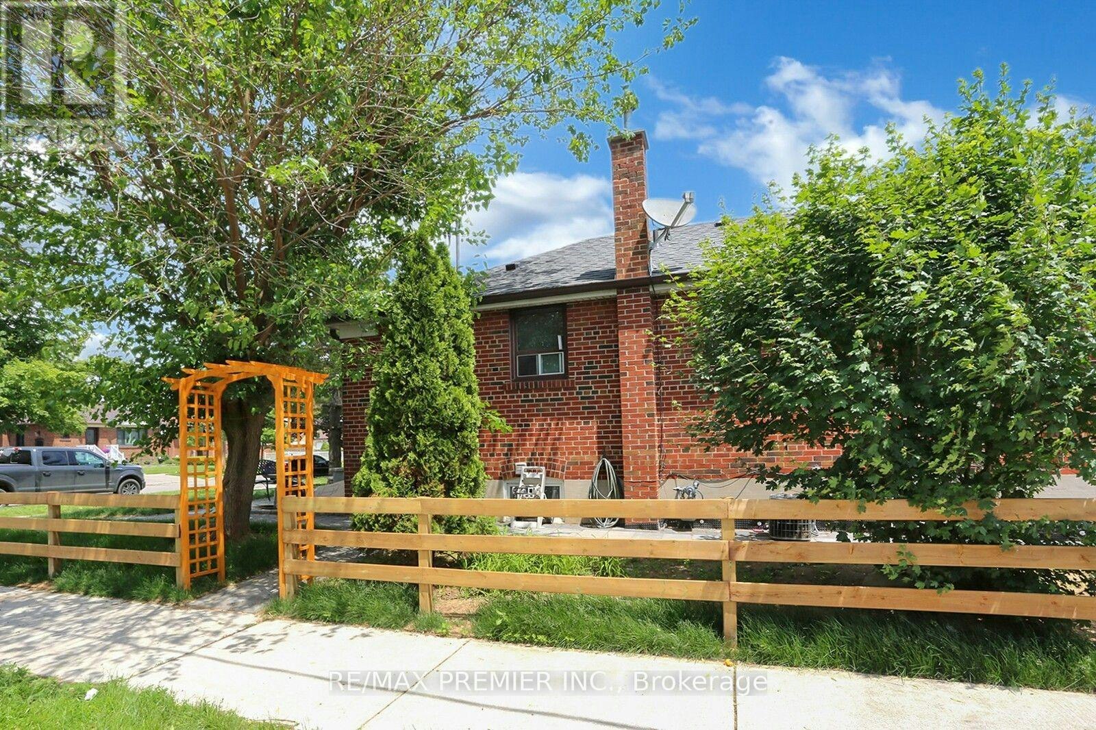 37 Silvercrest Avenue, Toronto, ON, M8W 2S3 - 23