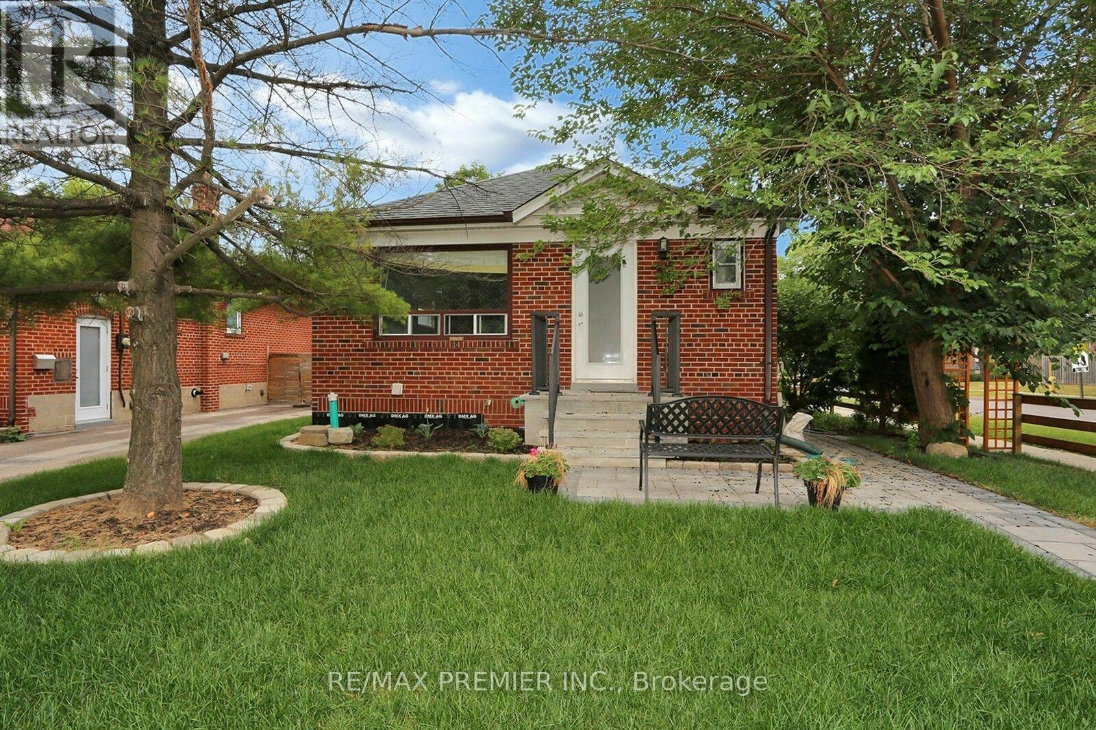 37 Silvercrest Avenue, Toronto, ON, M8W 2S3