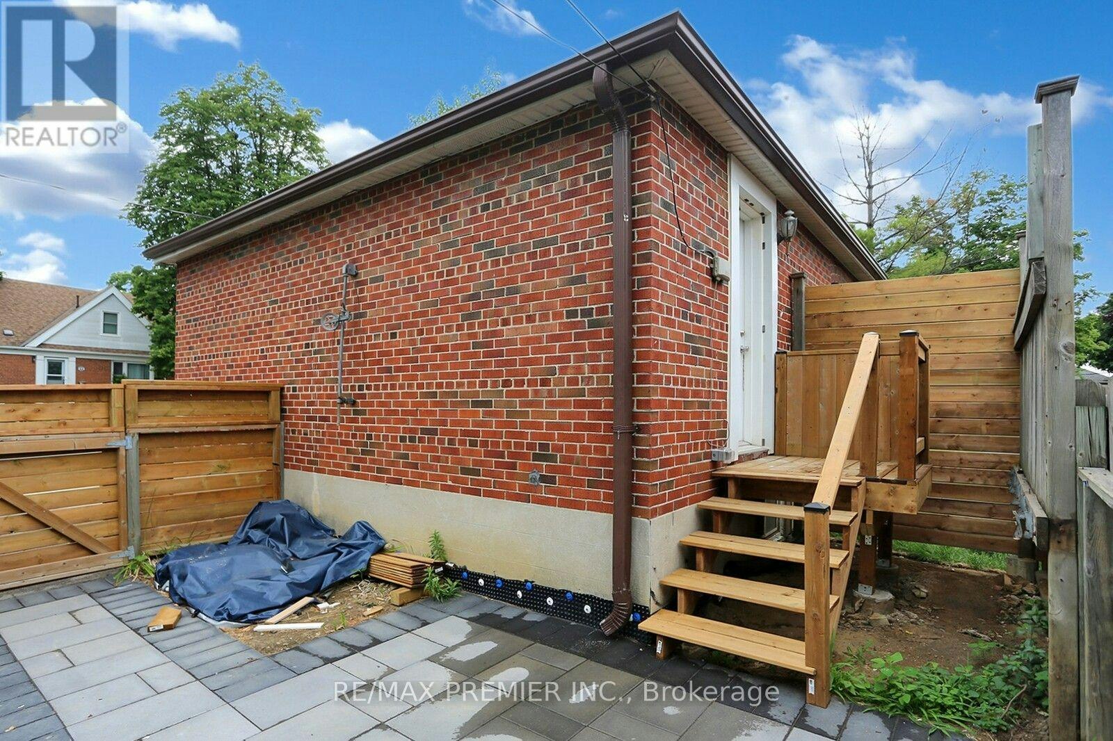 37 Silvercrest Avenue, Toronto, ON, M8W 2S3 - 18