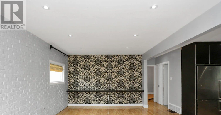 37 Silvercrest Avenue, Toronto, ON, M8W 2S3 - 7