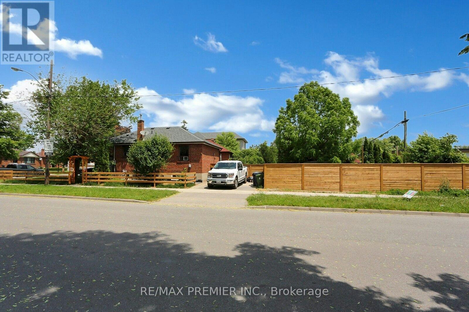 37 Silvercrest Avenue, Toronto, ON, M8W 2S3 - 25