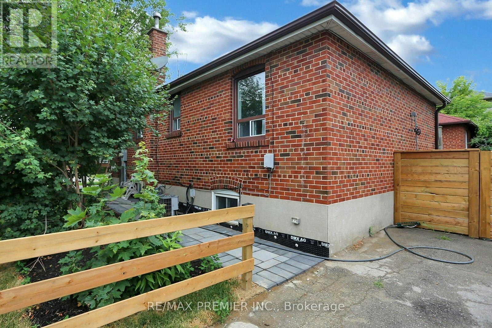 37 Silvercrest Avenue, Toronto, ON, M8W 2S3 - 17