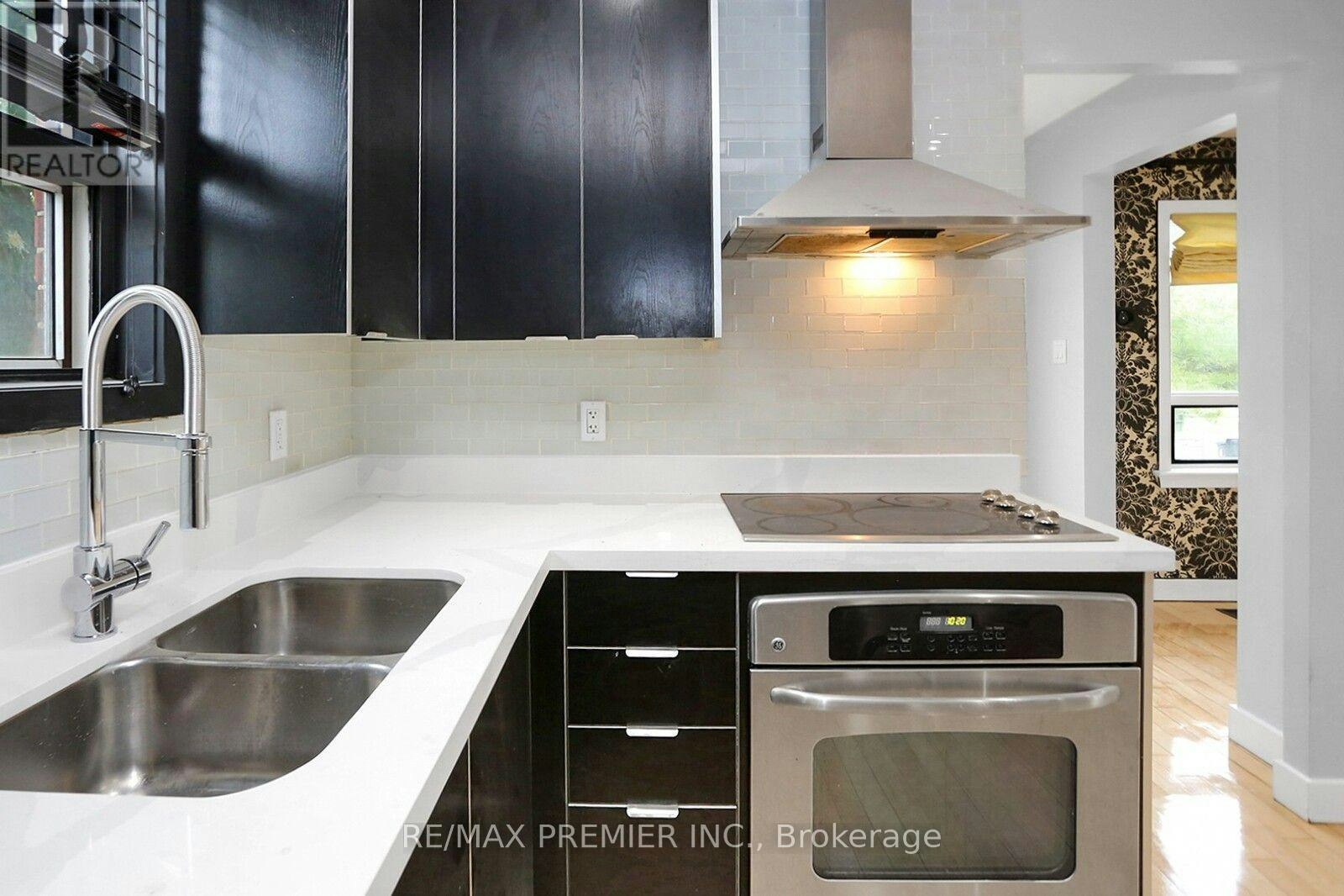 37 Silvercrest Avenue, Toronto, ON, M8W 2S3 - 11