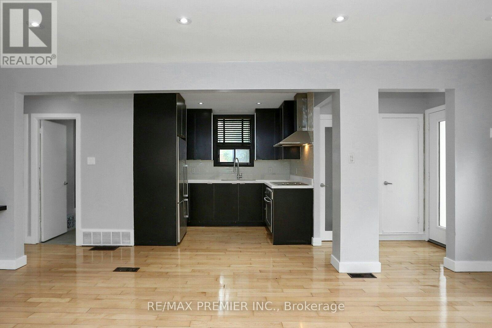 UPPER-37 Silvercrest Avenue, Toronto, ON, M8W 2S3 - 13