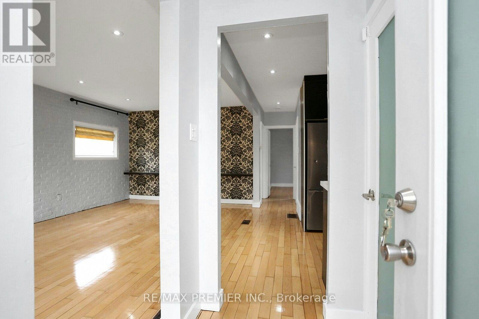UPPER-37 Silvercrest Avenue, Toronto, ON, M8W 2S3 - 4