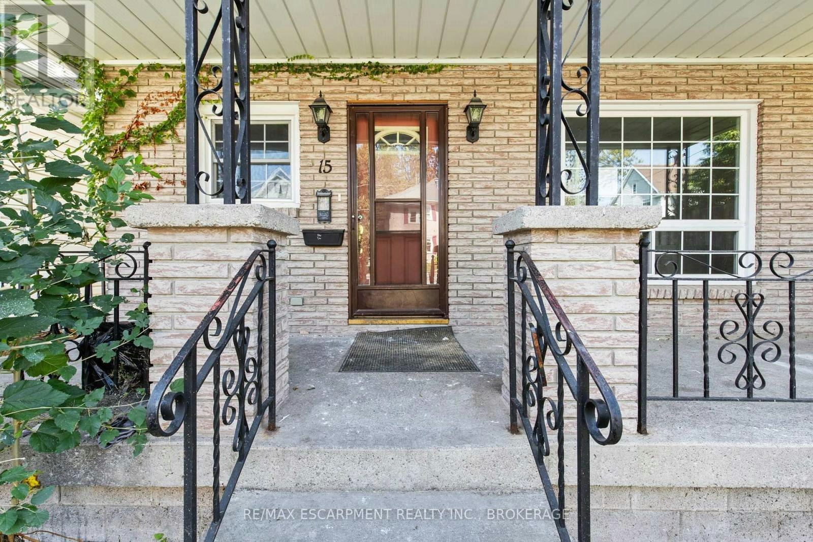 UPPER-15 Mccormick Street, Welland, ON, L3C 4L8 - 3