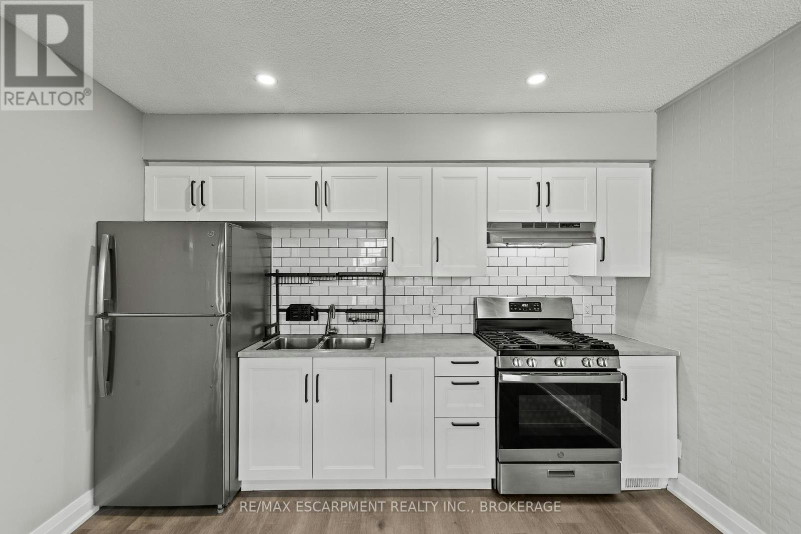 UPPER-15 Mccormick Street, Welland, ON, L3C 4L8 - 9