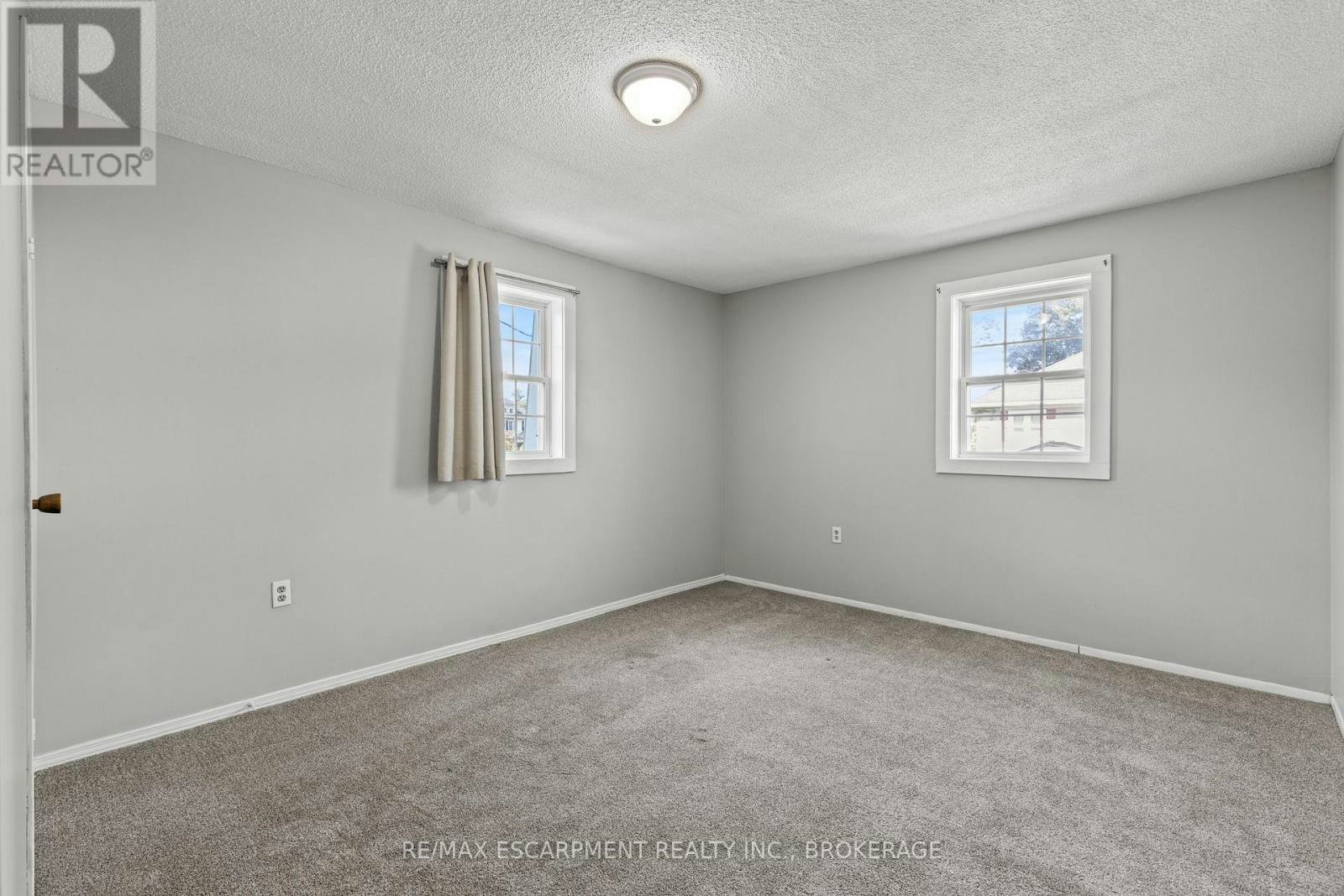 UPPER-15 Mccormick Street, Welland, ON, L3C 4L8 - 13