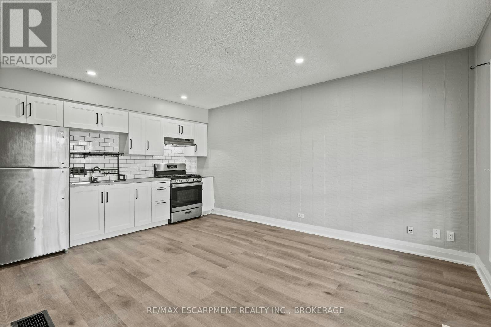 UPPER-15 Mccormick Street, Welland, ON, L3C 4L8 - 7
