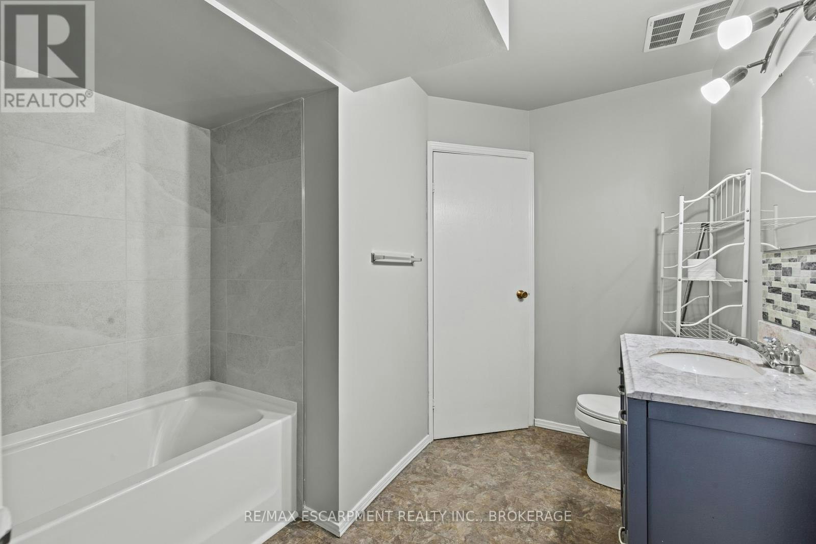 UPPER-15 Mccormick Street, Welland, ON, L3C 4L8 - 15