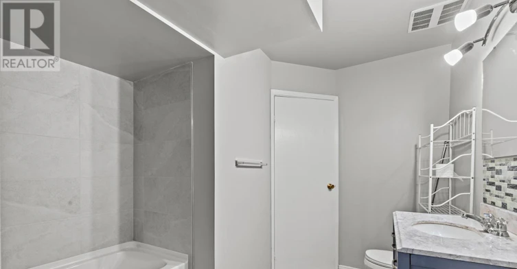 UPPER-15 Mccormick Street, Welland, ON, L3C 4L8 - 15