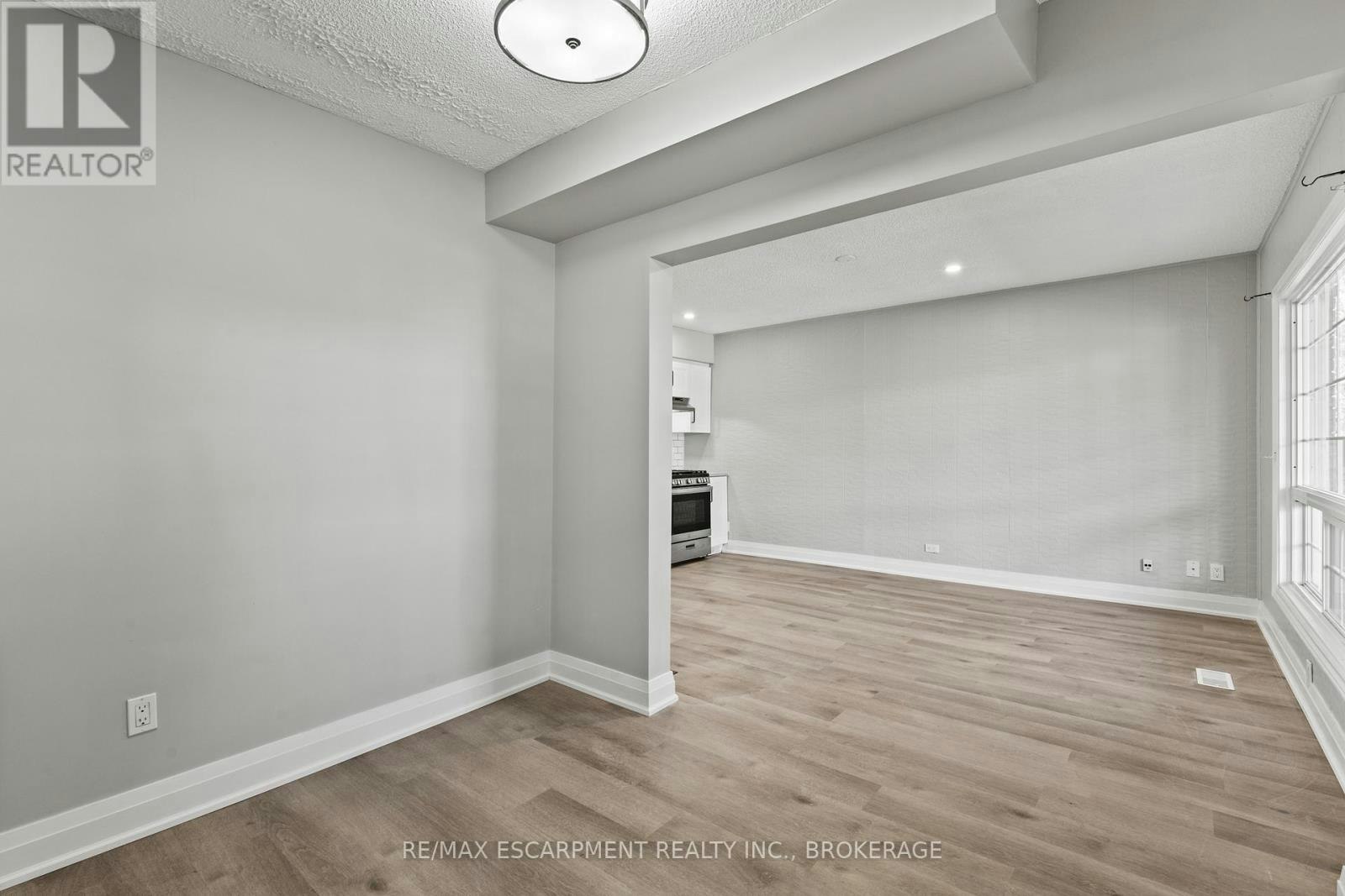 UPPER-15 Mccormick Street, Welland, ON, L3C 4L8 - 5