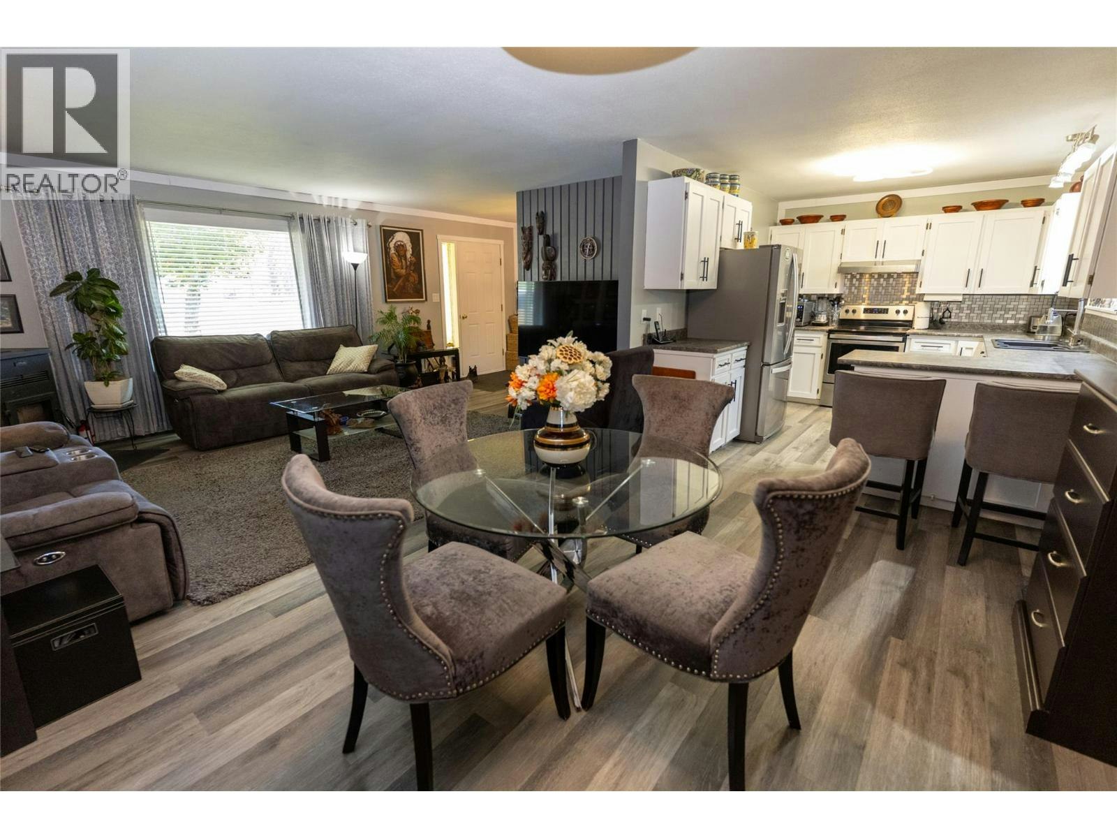 411 Gertrude Street, Midway, BC, V0H 1M0 - 18