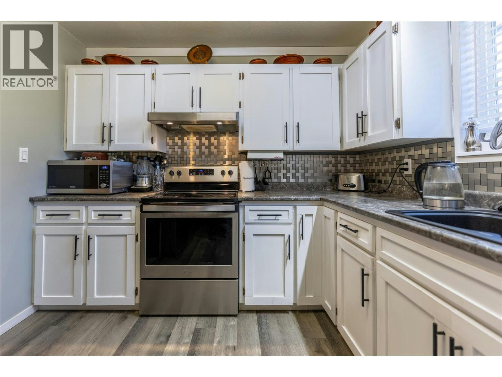 411 Gertrude Street, Midway, BC, V0H 1M0 - 20
