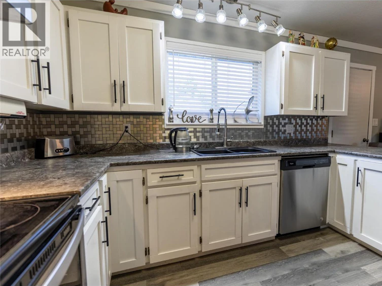 411 Gertrude Street, Midway, BC, V0H 1M0 - 19