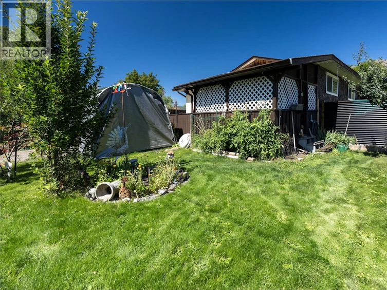 411 Gertrude Street, Midway, BC, V0H 1M0 - 9