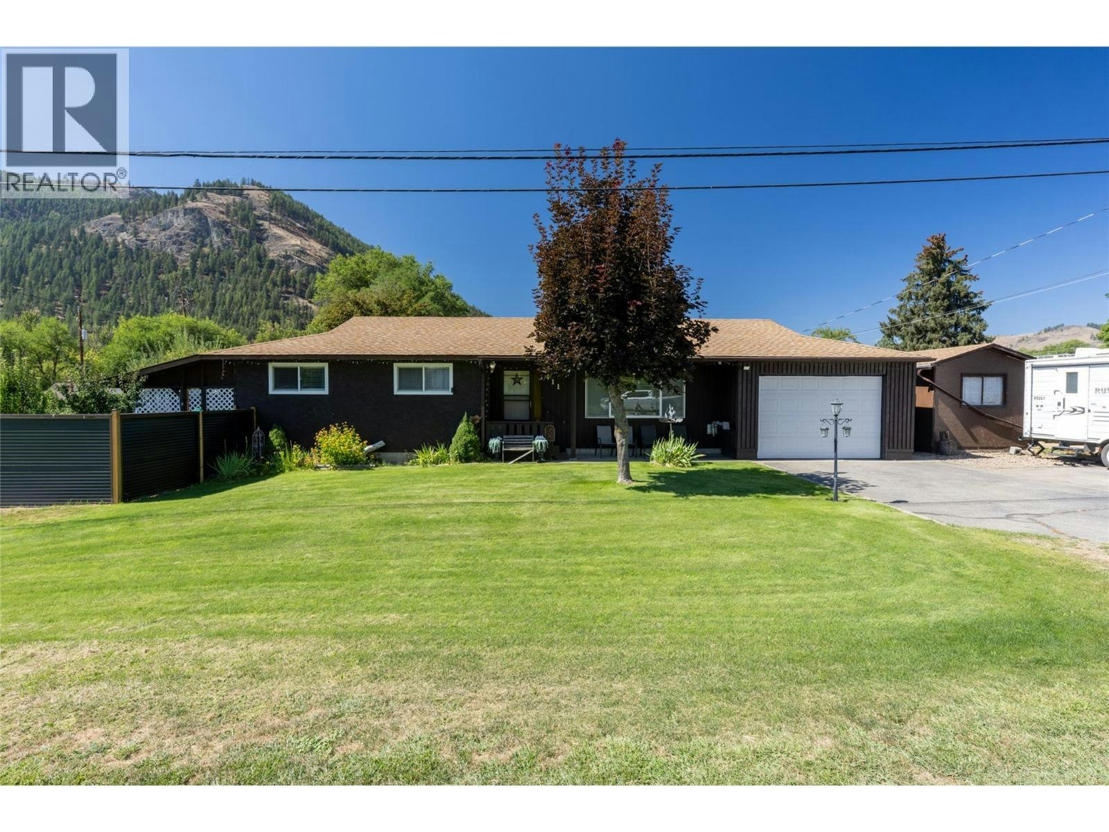 411 Gertrude Street, Midway, BC, V0H 1M0 - 3