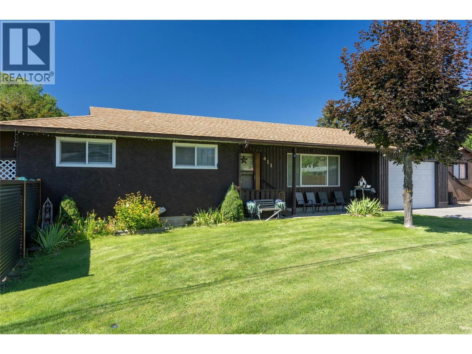 411 Gertrude Street, Midway, BC, V0H 1M0 - 2