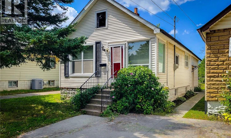 224 8th Street EAST