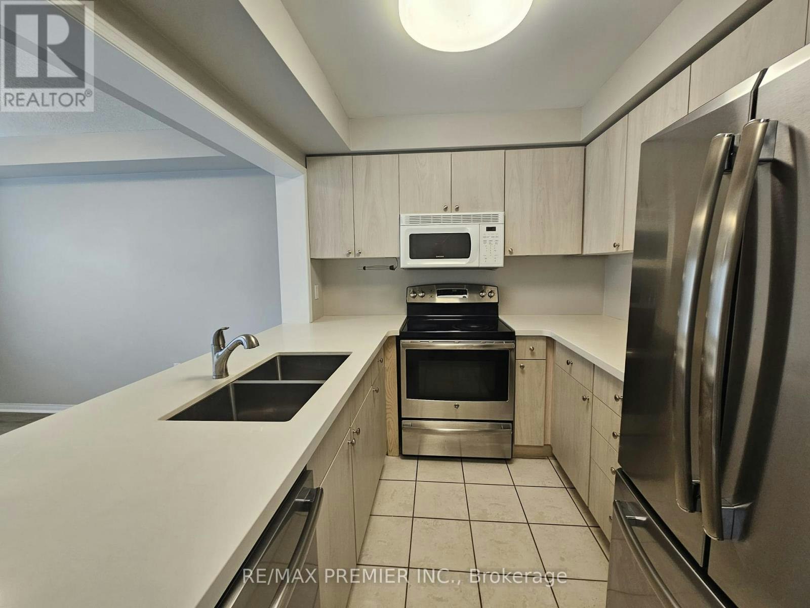 9 Lucena Crescent, Vaughan, ON, L6A 2W6 - 4