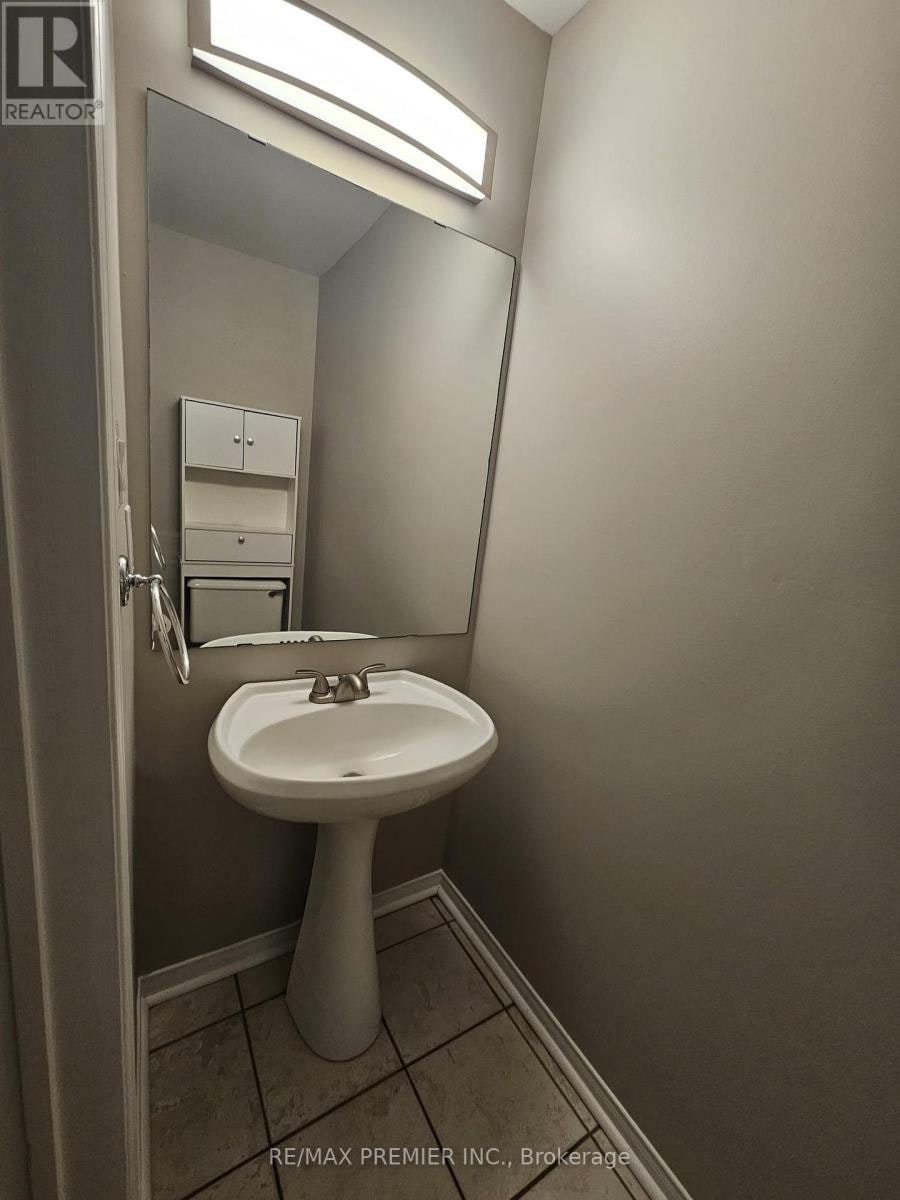 9 Lucena Crescent, Vaughan, ON, L6A 2W6 - 9