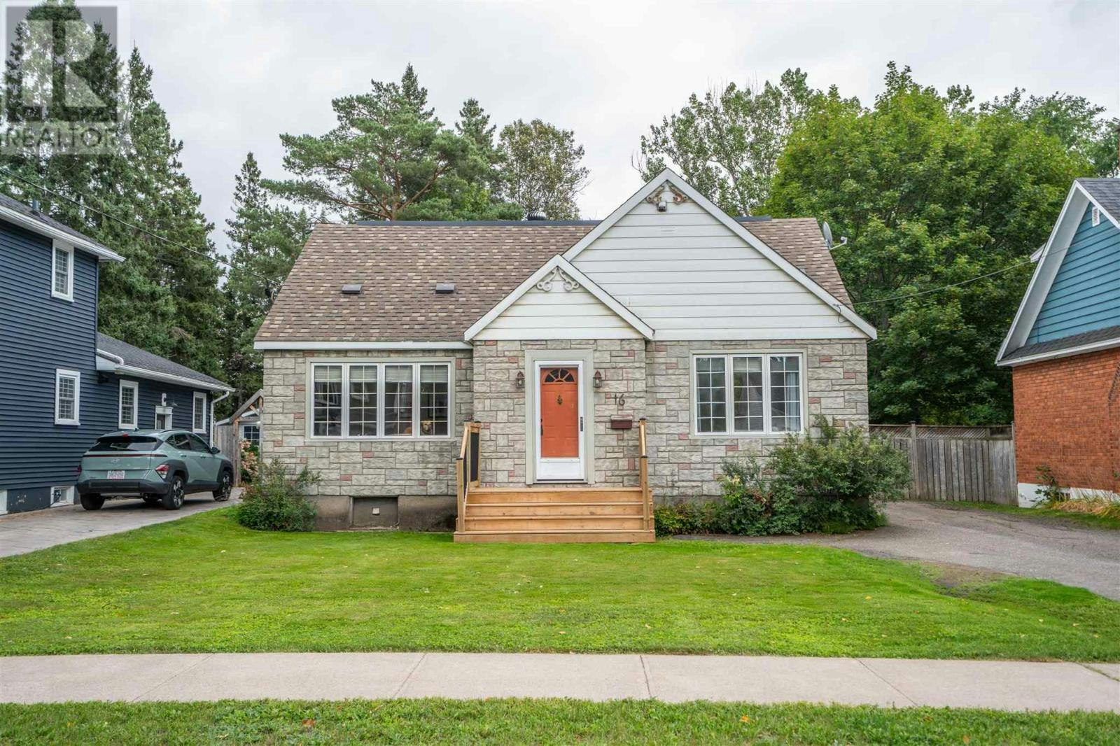 16 Retta Street, Sault Ste. Marie, ON, P6A 4B8