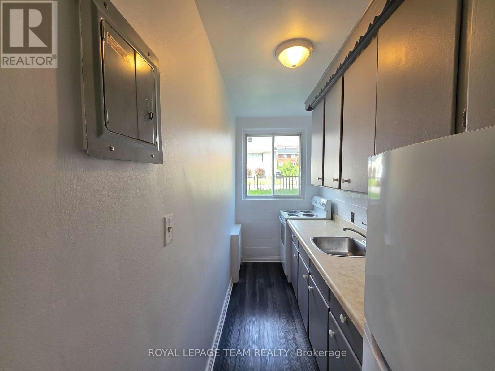 2-187 Bradley Avenue, Ottawa, ON, K1L 7E1 - 8