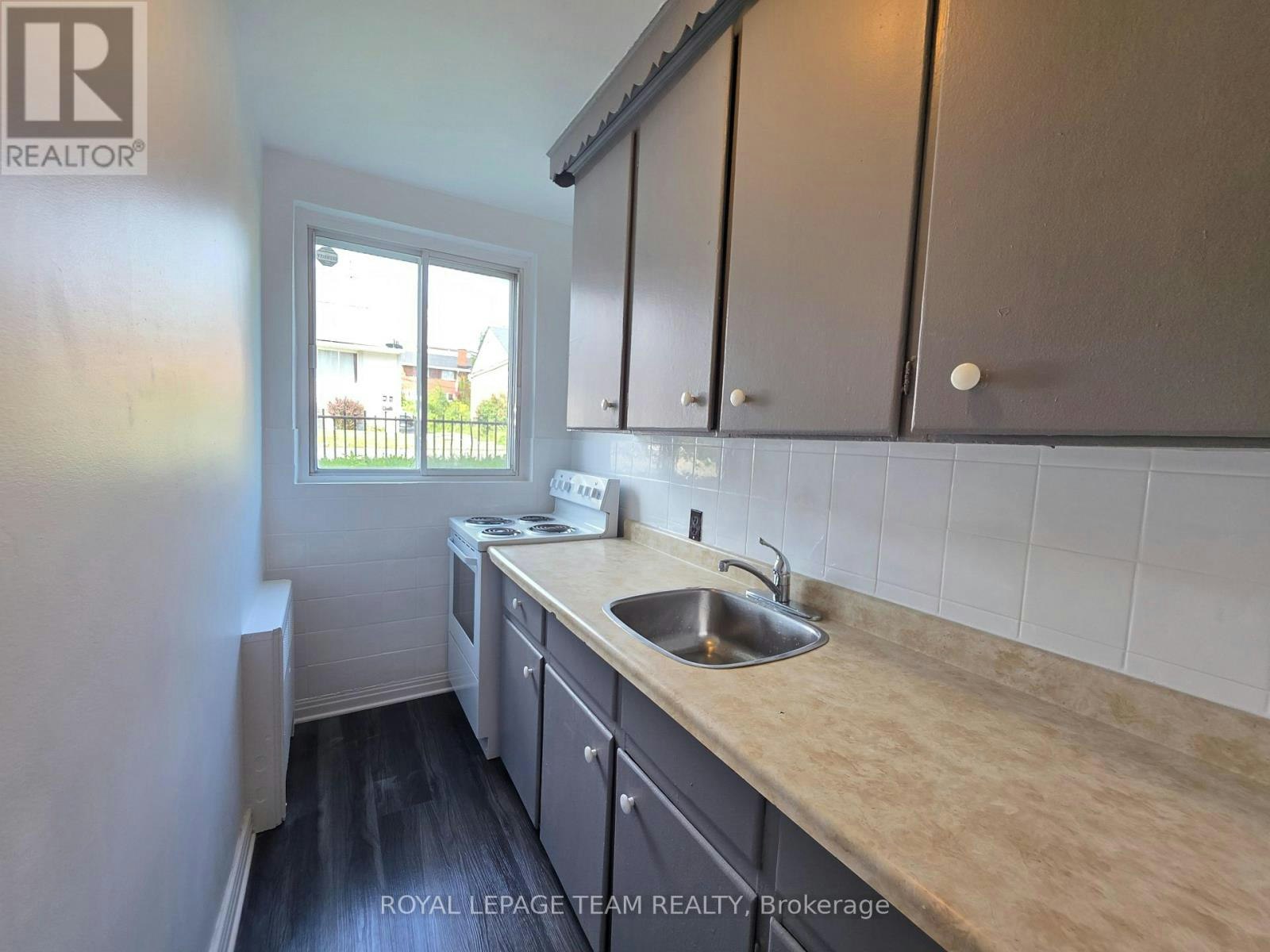 2-187 Bradley Avenue, Ottawa, ON, K1L 7E1 - 9
