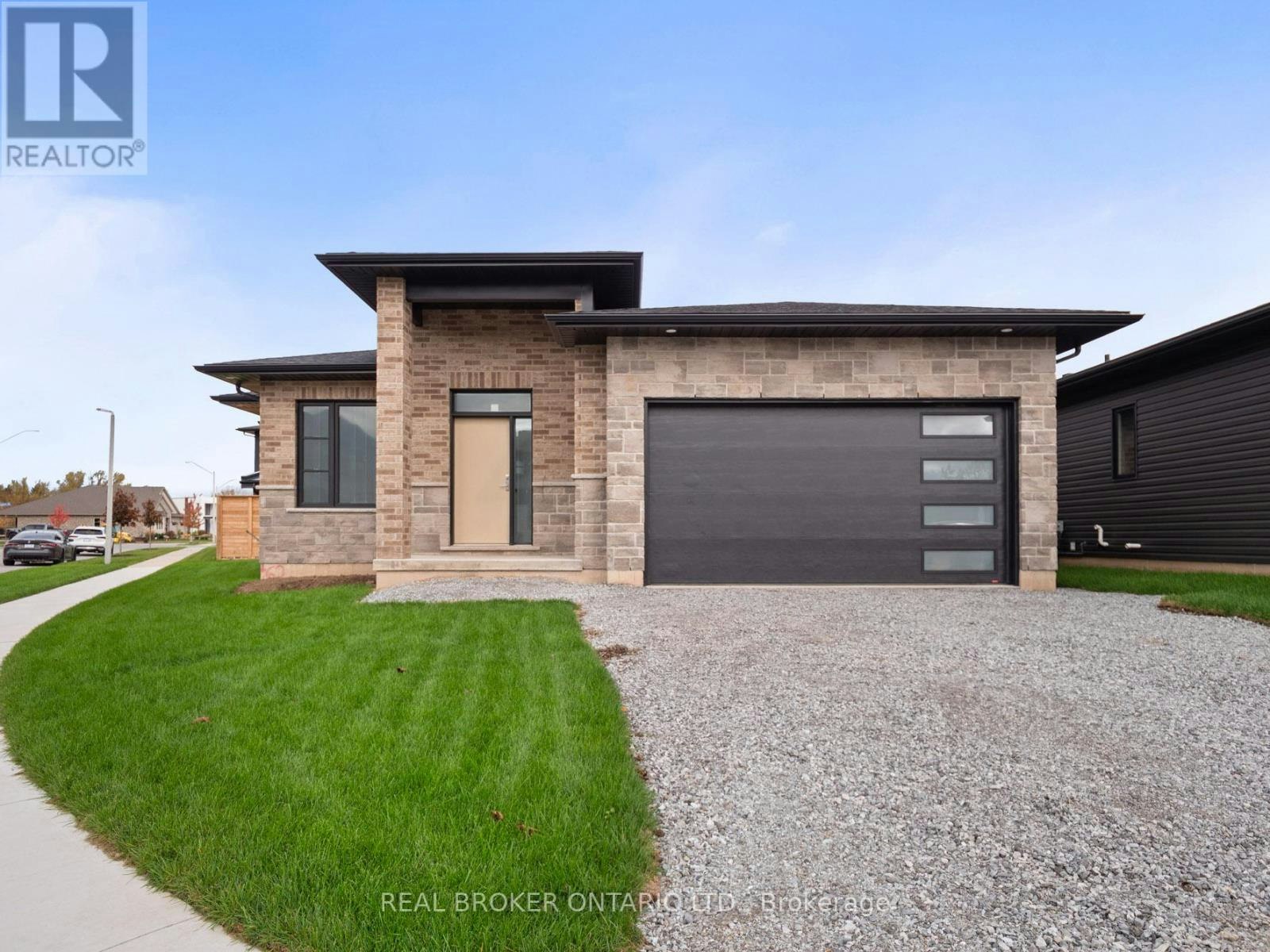 118 Willowbrook Drive, Welland, ON, L3C 0G2