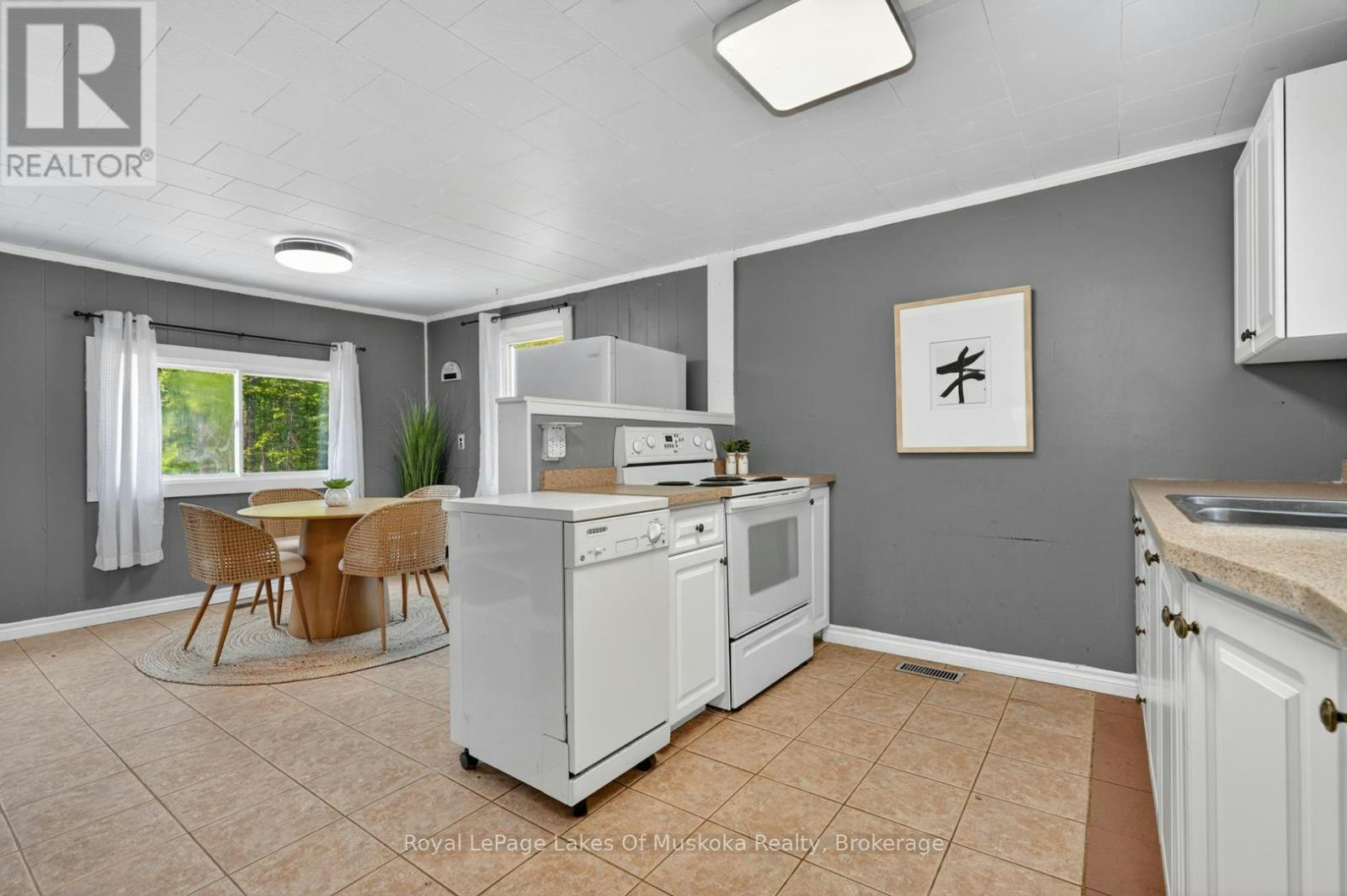 1018 Sniders Bay Road, Gravenhurst, ON, P1P 1R2 - 12