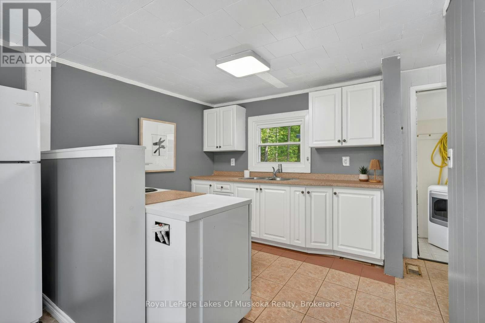 1018 Sniders Bay Road, Gravenhurst, ON, P1P 1R2 - 9