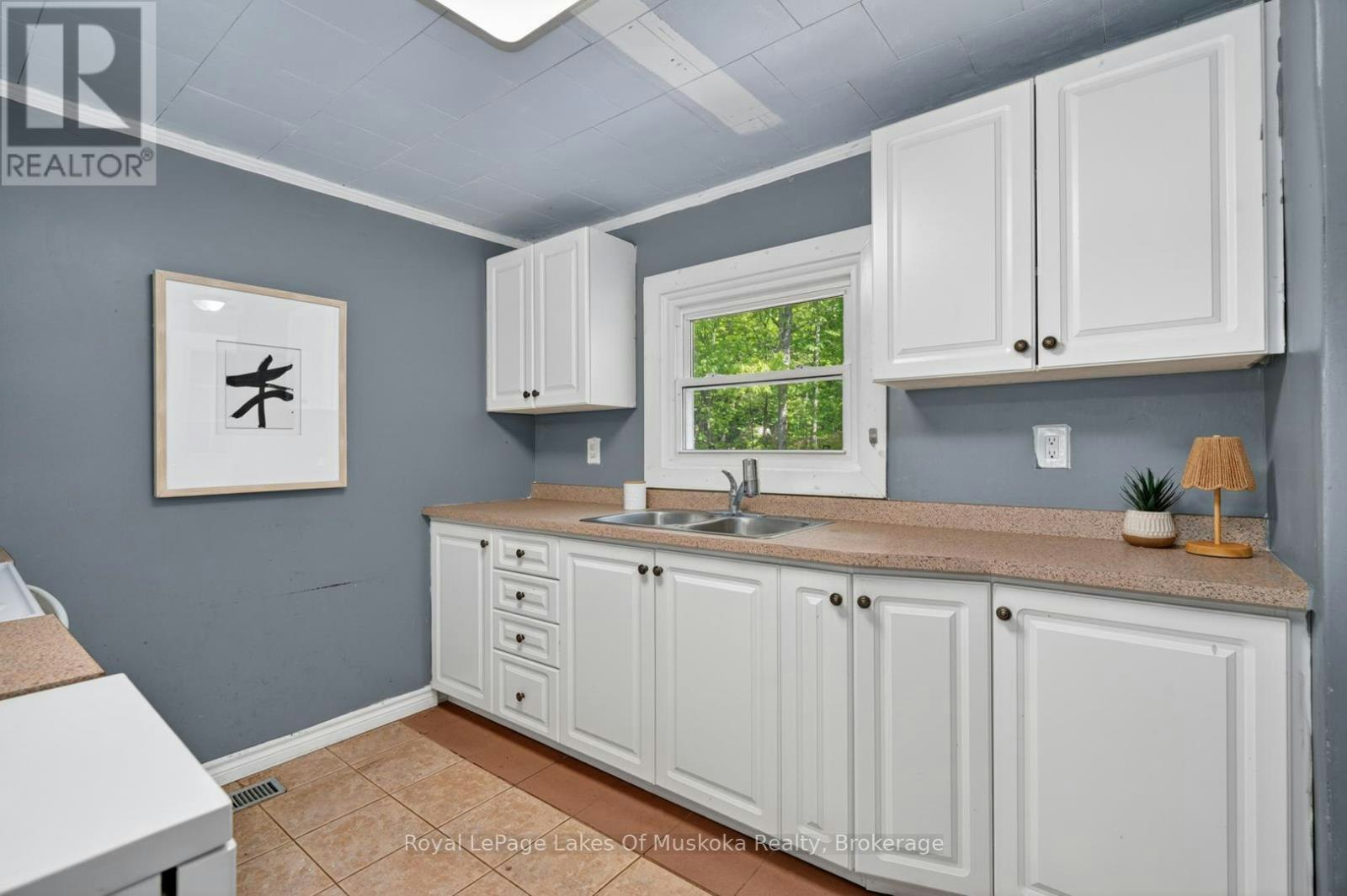 1018 Sniders Bay Road, Gravenhurst, ON, P1P 1R2 - 11