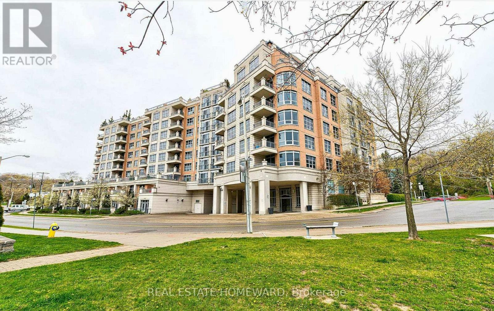 206-10 Old York Mills Road, Toronto, ON, M2P 2G9