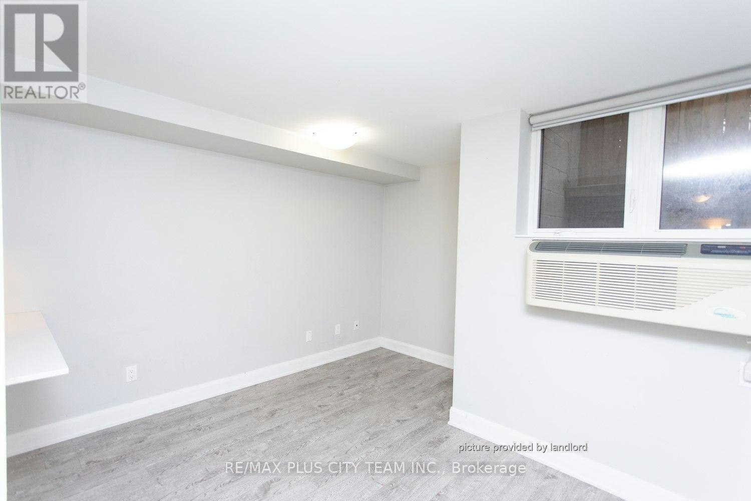 L06-686 Bathurst Street, Toronto, ON, M5S 2R3 - 2