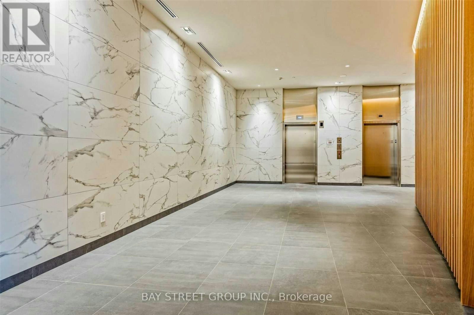 1010-120 Varna Drive, Toronto, ON, M6A 0B3 - 23