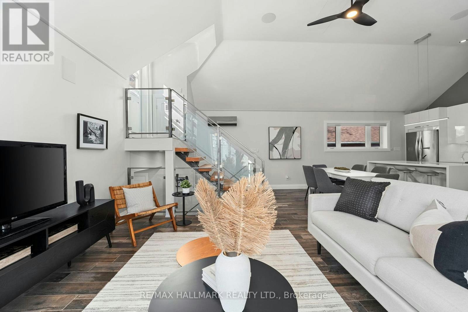272 King Edward Avenue, Toronto, ON, M4C 0A8 - 10