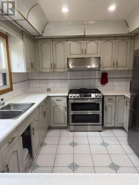 MAIN & UPPER-2 Pepperwood Place, Brampton, ON, L6S 3R9 - 4