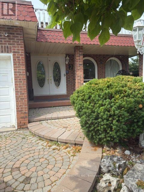 MAIN & UPPER-2 Pepperwood Place, Brampton, ON, L6S 3R9
