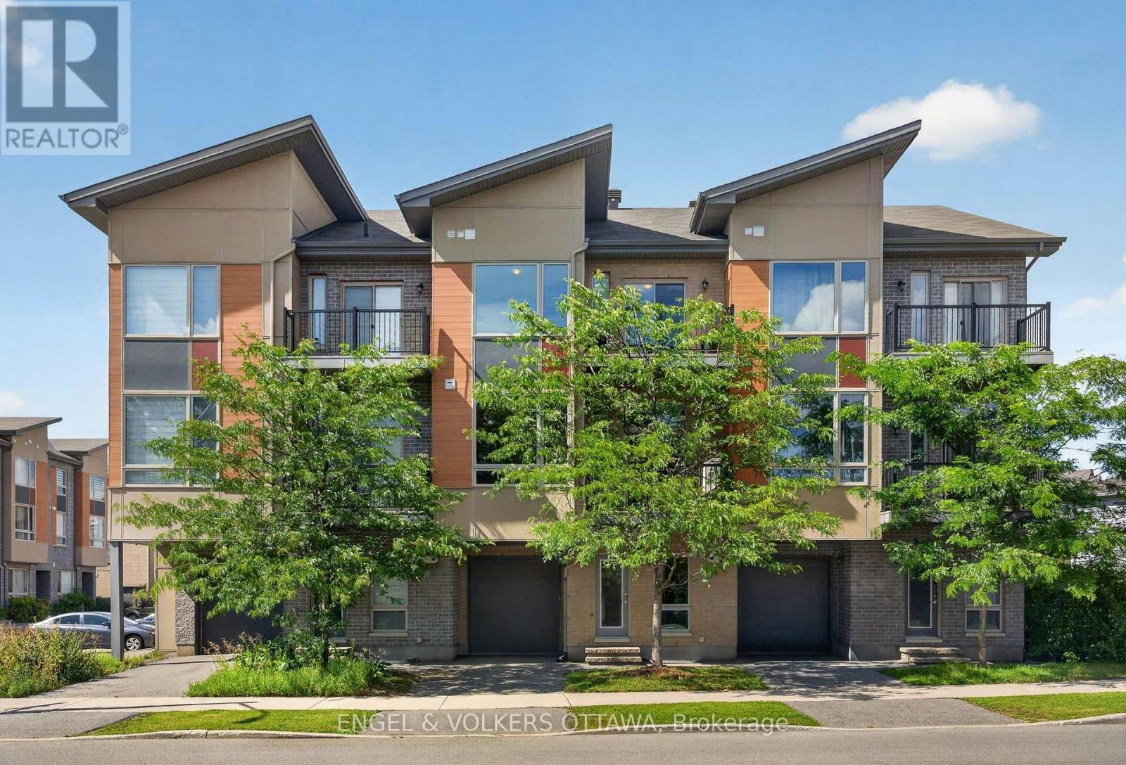 3652 Downpatrick Road, Ottawa, ON, K1V 8Y9