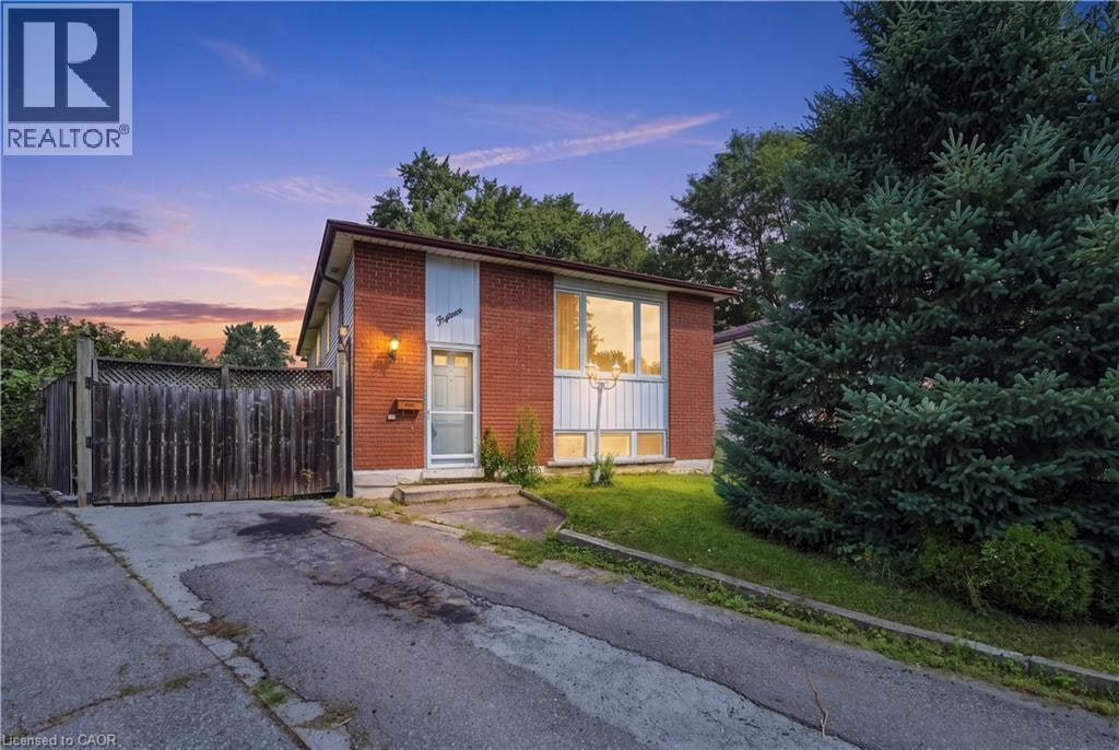 15 Duncairn Court, Hamilton, ON, L9C 6G2