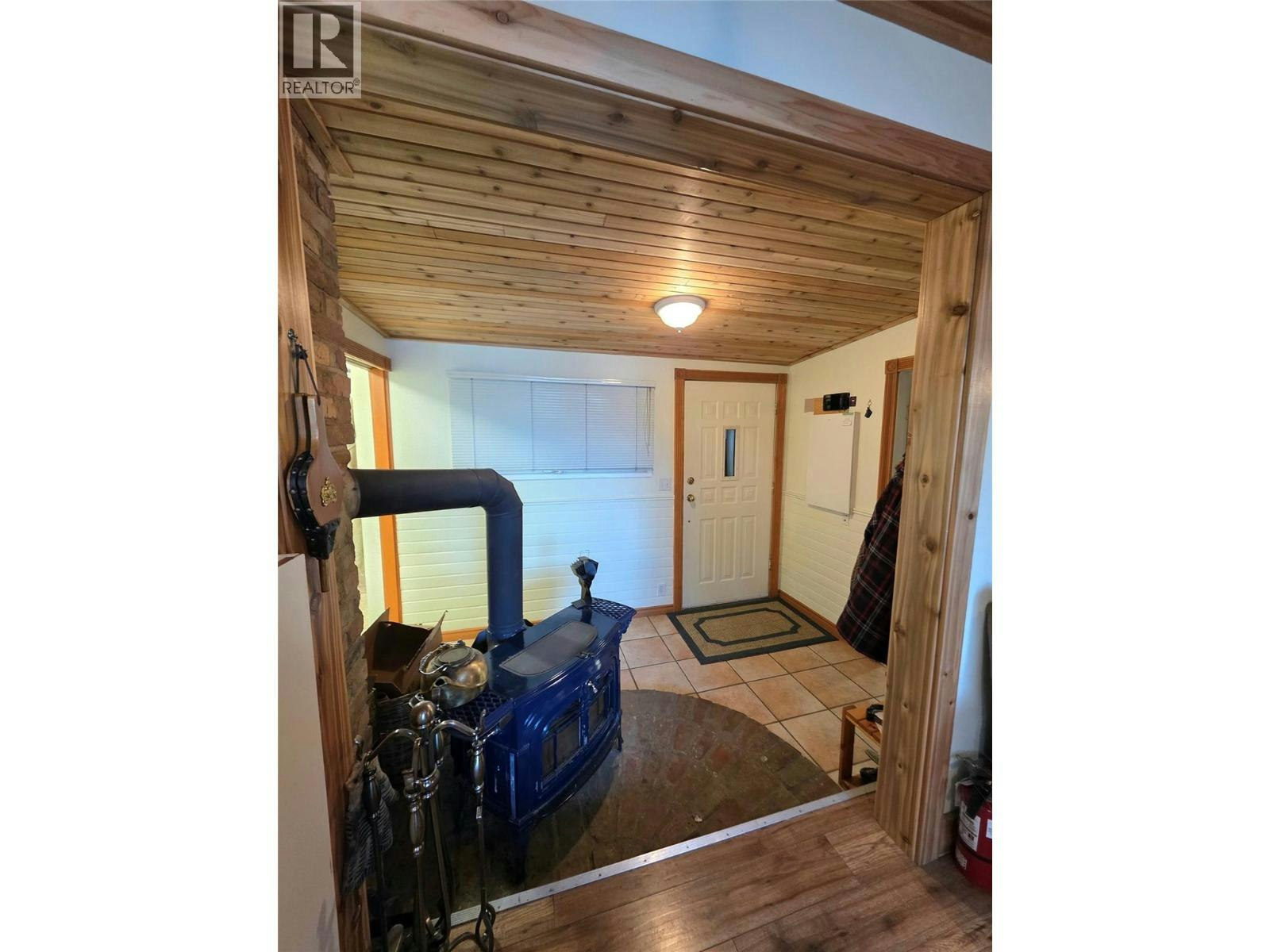 6453 Pinaus Lake Road, Falkland, BC, V0E 1W0 - 19