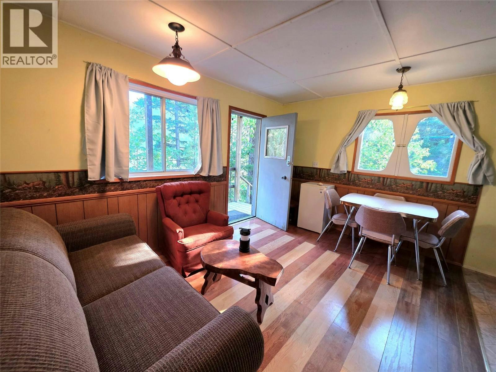 6453 Pinaus Lake Road, Falkland, BC, V0E 1W0 - 39