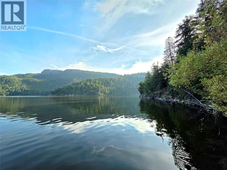 6453 Pinaus Lake Road, Falkland, BC, V0E 1W0