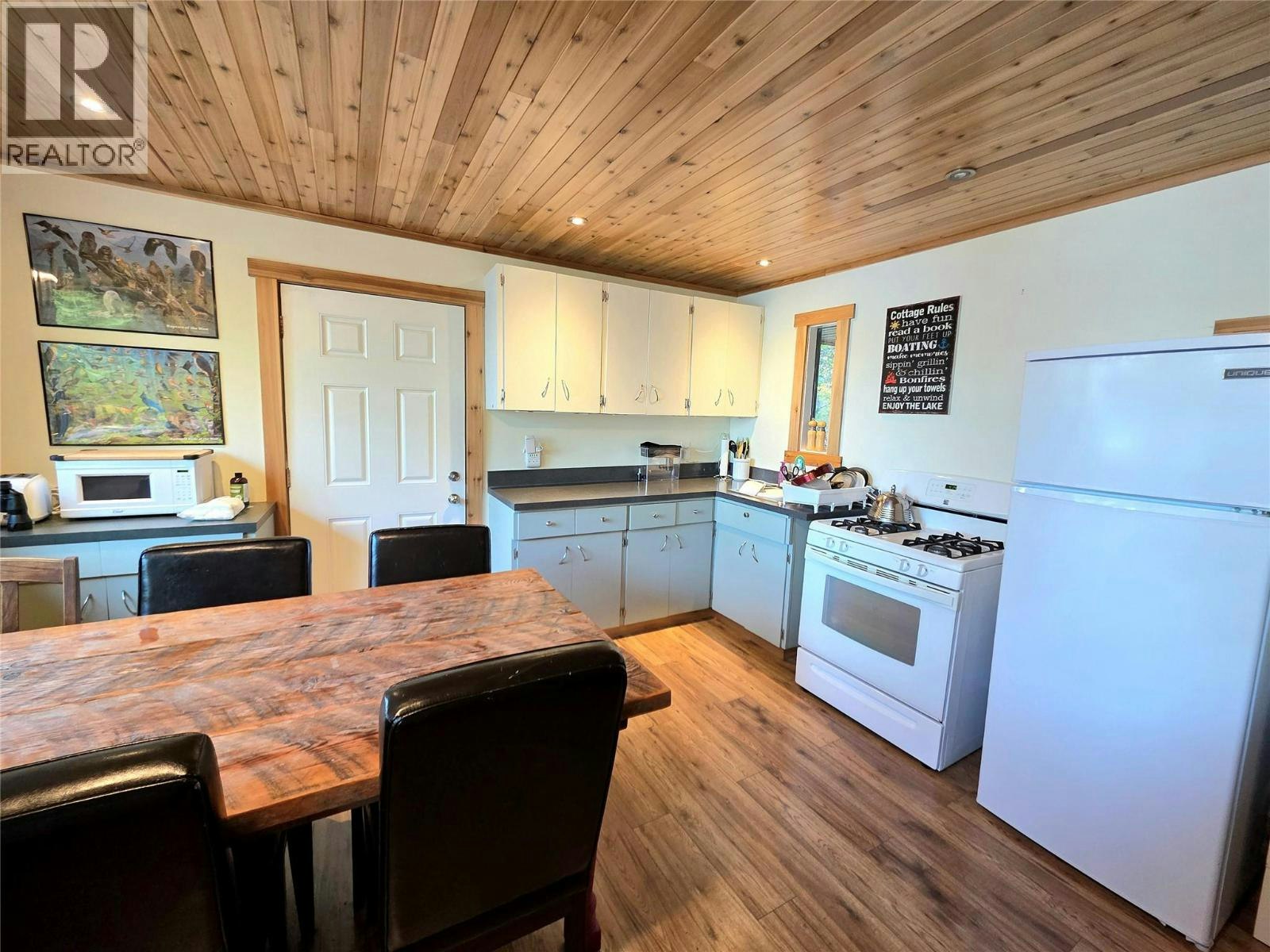 6453 Pinaus Lake Road, Falkland, BC, V0E 1W0 - 6