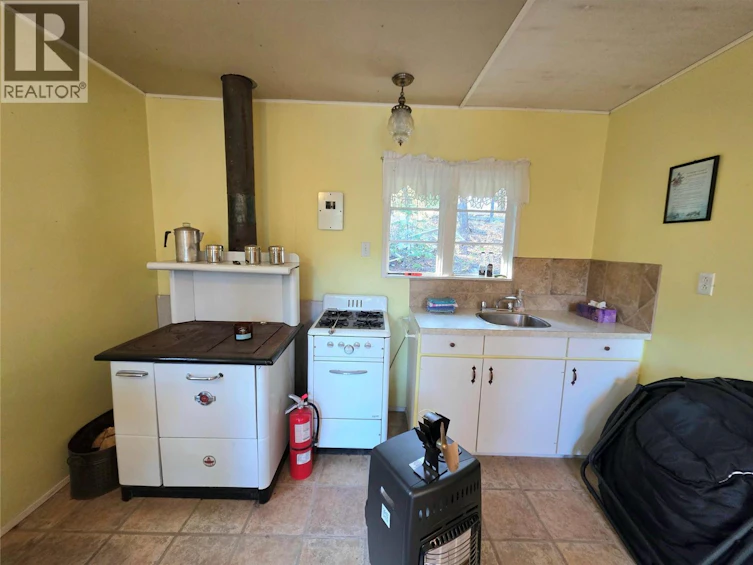 6453 Pinaus Lake Road, Falkland, BC, V0E 1W0 - 42