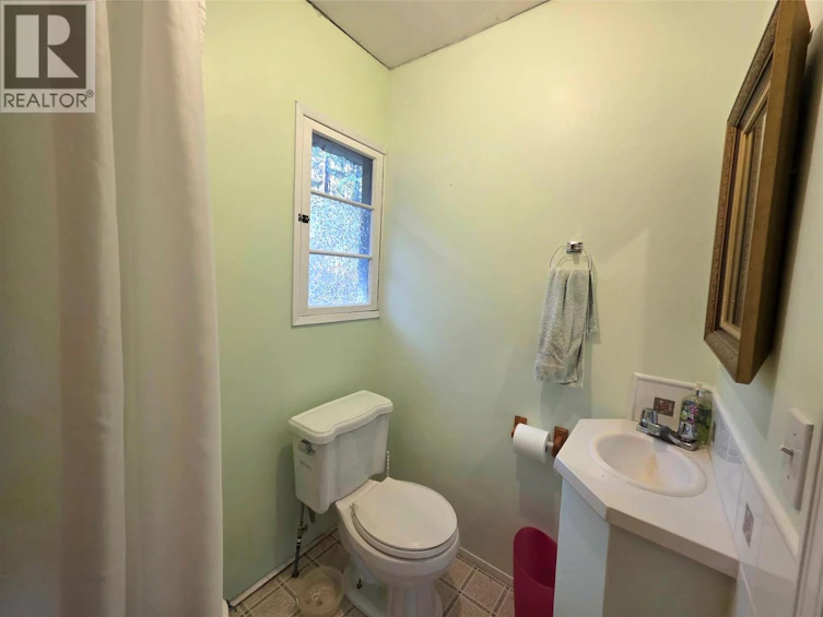 6453 Pinaus Lake Road, Falkland, BC, V0E 1W0 - 43