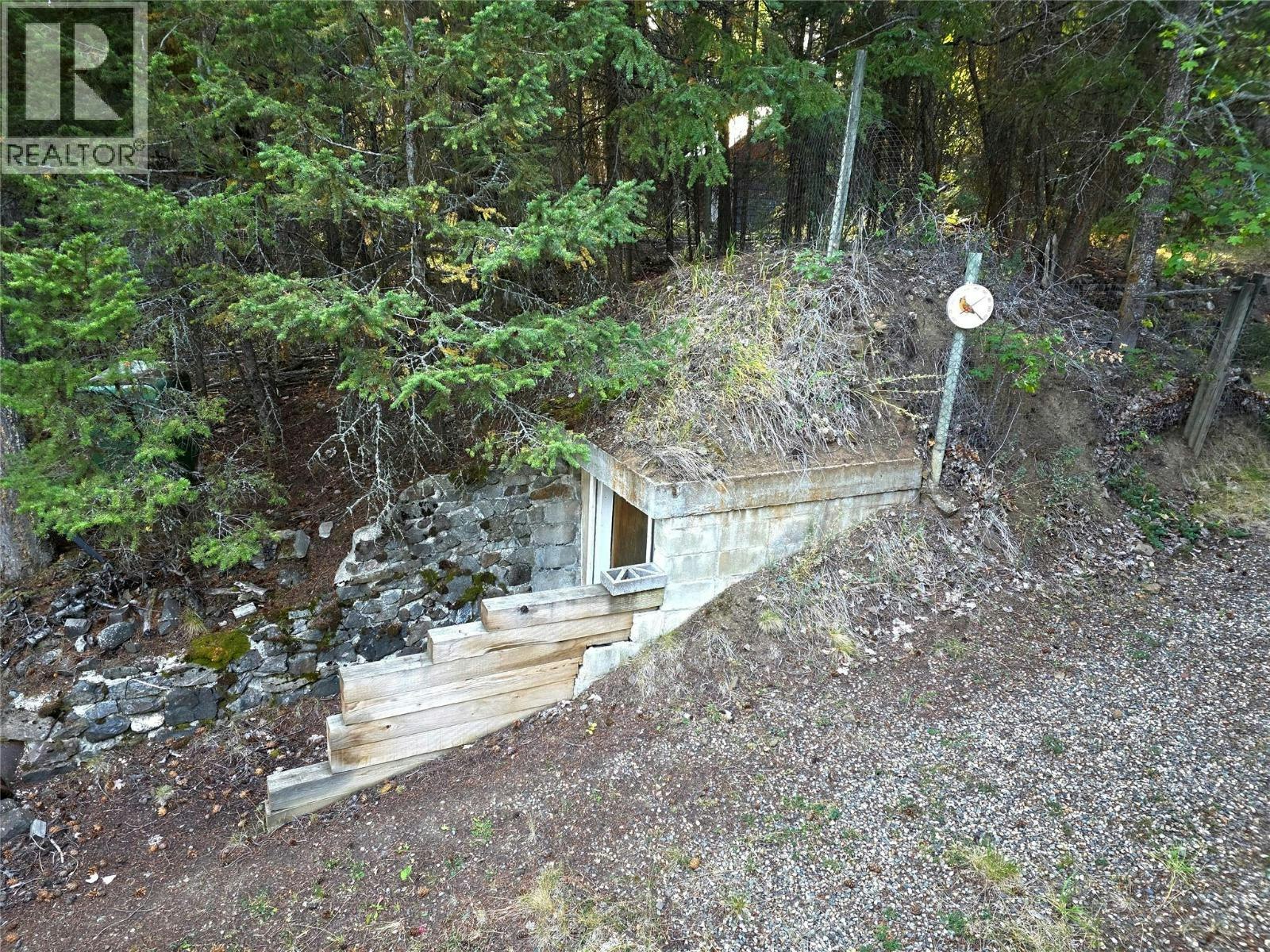 6453 Pinaus Lake Road, Falkland, BC, V0E 1W0 - 28