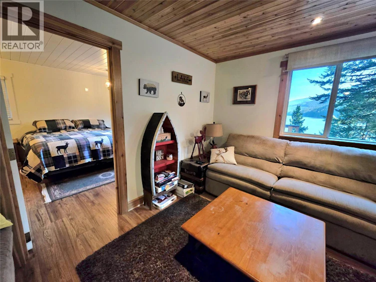 6453 Pinaus Lake Road, Falkland, BC, V0E 1W0 - 14