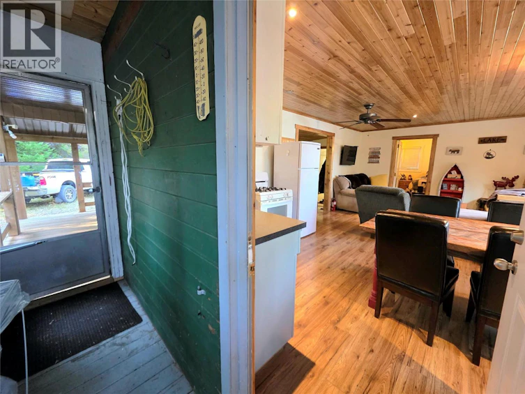 6453 Pinaus Lake Road, Falkland, BC, V0E 1W0 - 9