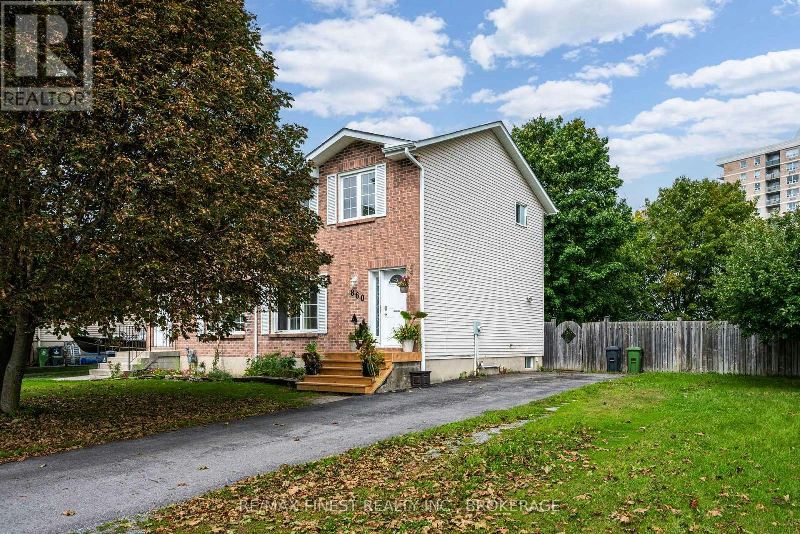 860 Beaconhill Court, Kingston, ON, K7P 2A8
